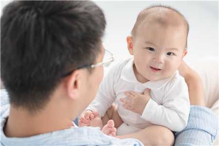 北京供卵试管中心排行，宝宝多少天可以竖着抱 宝宝多大能竖着抱